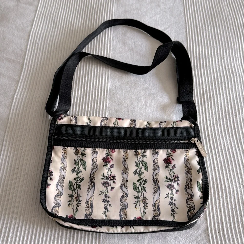 Lesportsac Floral Black and Cream Crossbody Bag With Zip Pouch - Picture 2 of 9